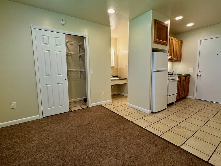 512 S Hays Ave — Photo 5