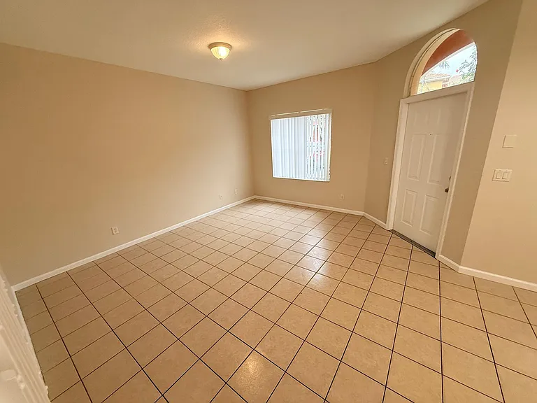 905 N Santa Catalina Cir #905 — Photo 3
