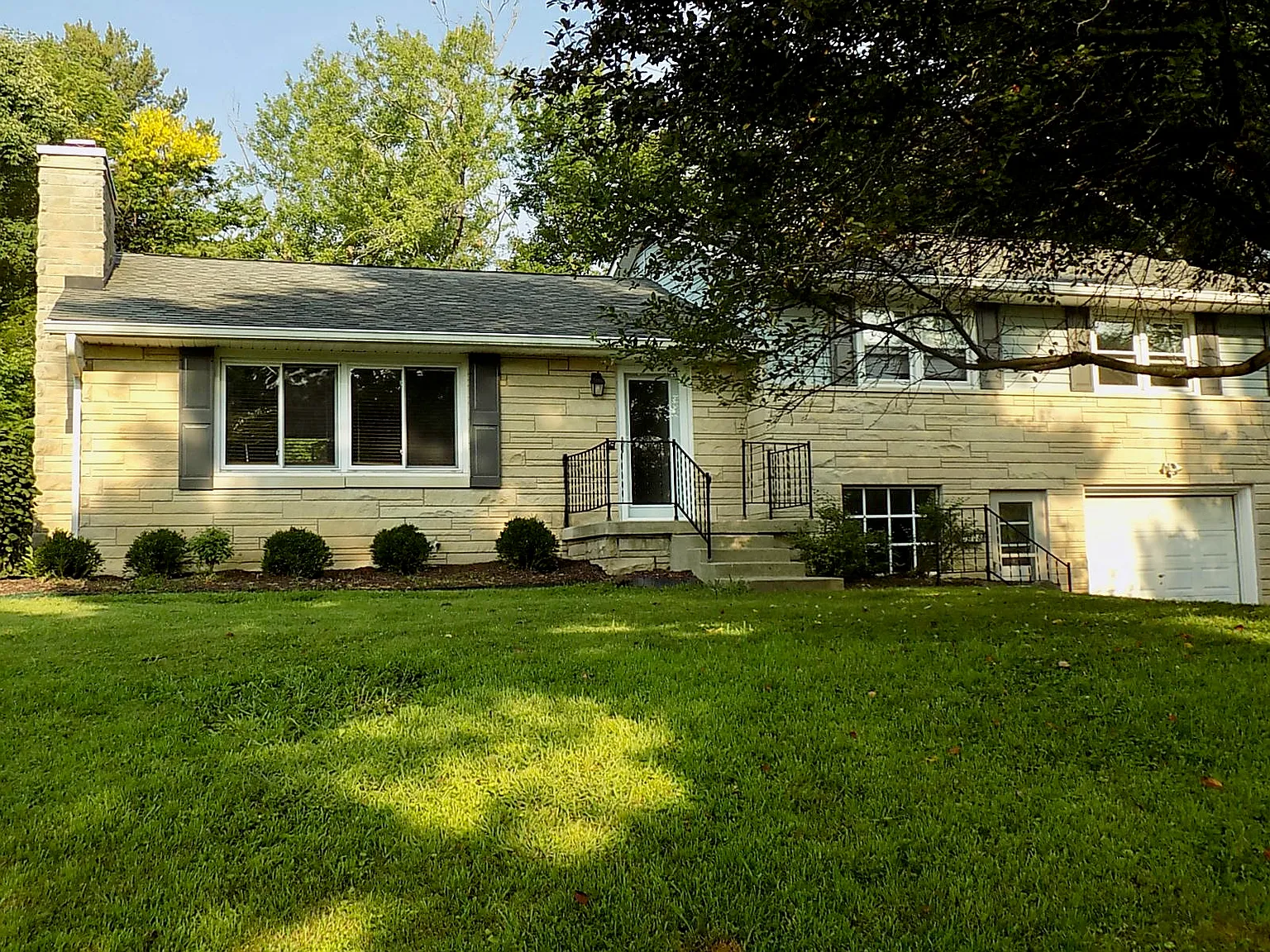 3 bed, 1988 sqft, $2,200 — Photo 3