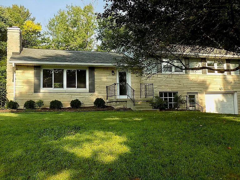 1408 S Longwood Dr — Photo 3