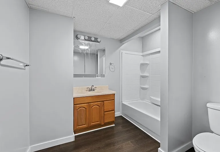 111 Center St — Photo 14