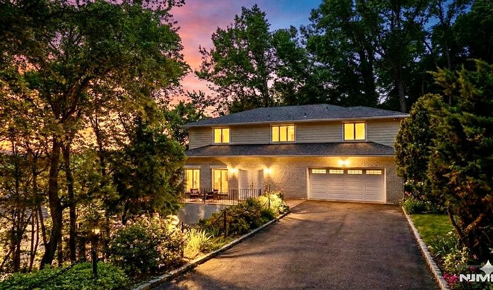 1st image of 360 Valley View Ave