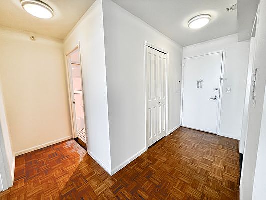 5th image of 350 W 43rd St APT 42C