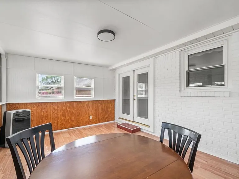 Bancroft Dr — Photo 26
