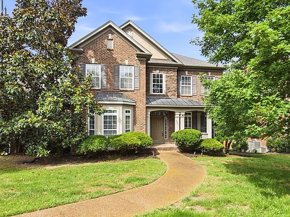 3rd image of 3041 Oxford Glen Dr