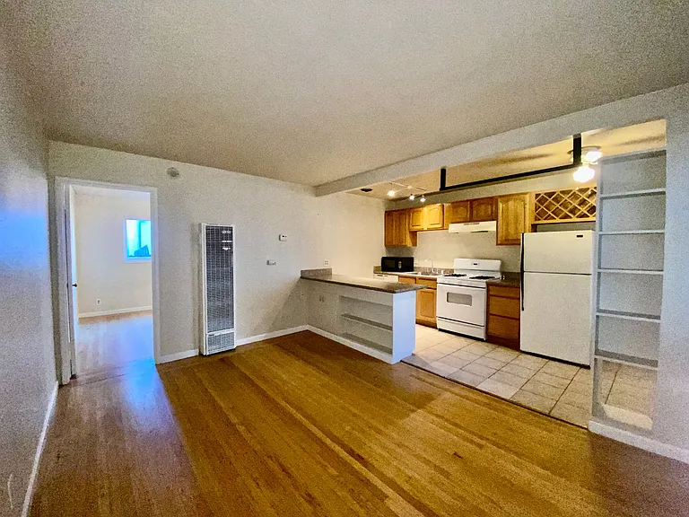 2523 I St — Photo 7