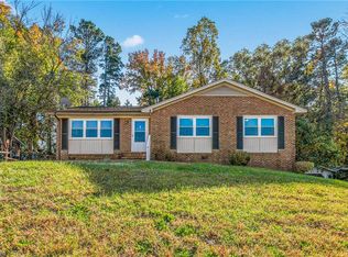 7 Carpenter Ct, Greensboro, NC 27403