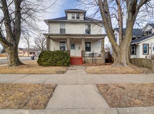 700 N 3rd St, Clinton, IA 52732