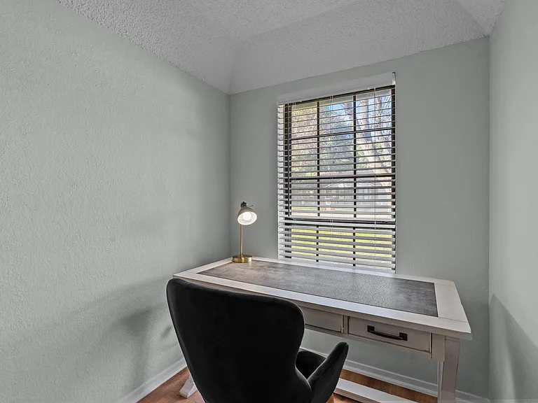 7628 Hunt Dr — Photo 25