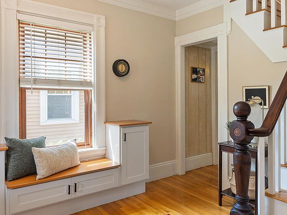 2nd image of 188 Florence St