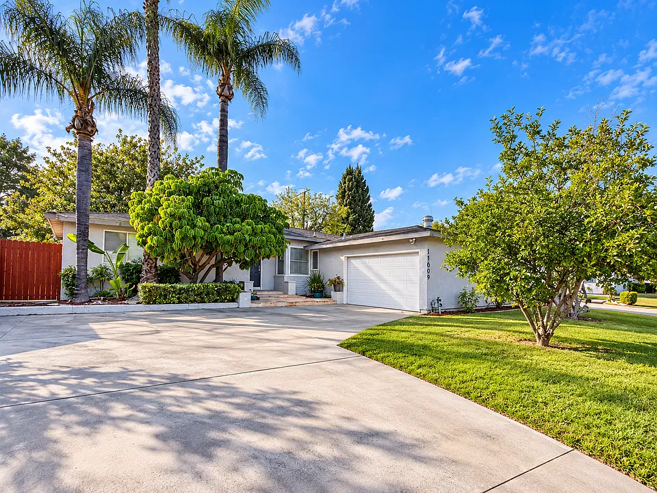 11009 Danube Ave