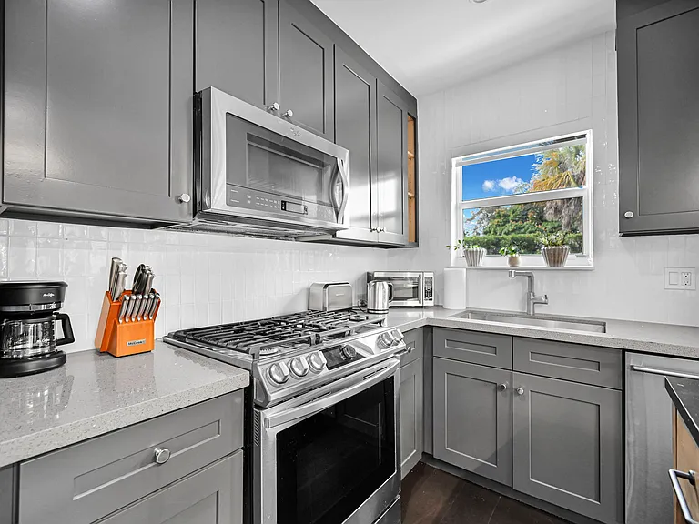 150 NE 50th Ter — Photo 49