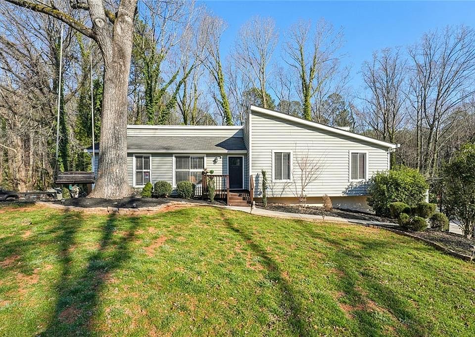 1st image of 407 Hobo Ln