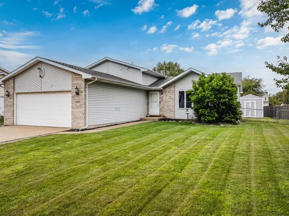 1412 Essex Dr, Porter, IN 46304