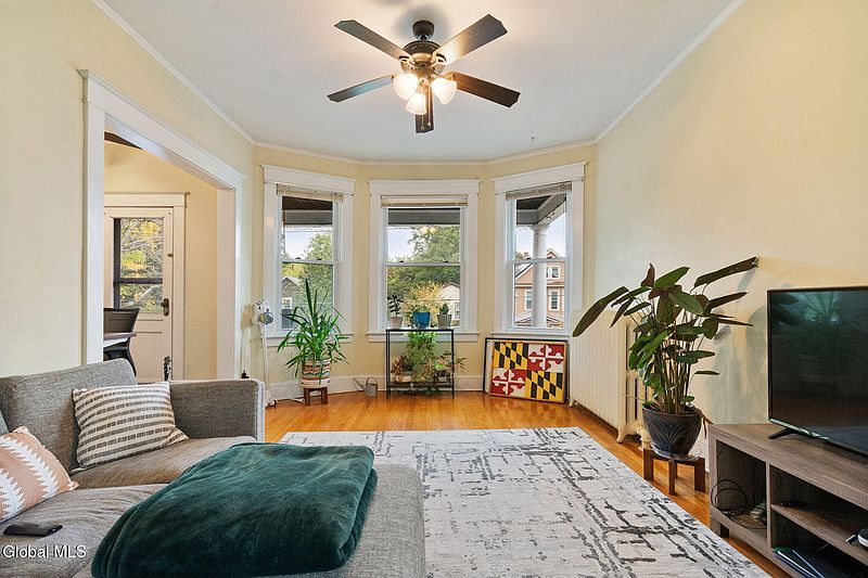 4th image of 685 Myrtle Avenue