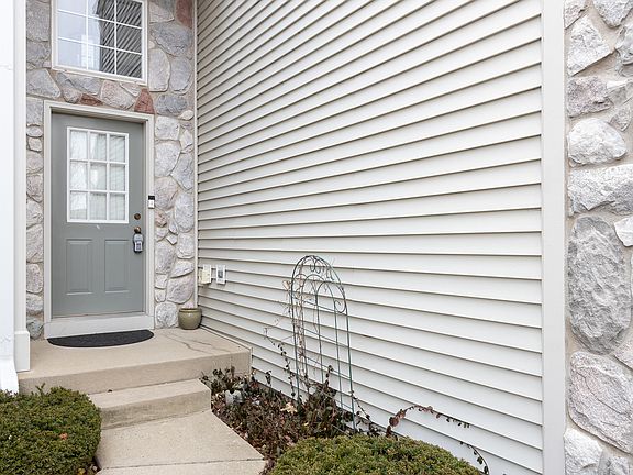2nd image of 24900 Gates Ln