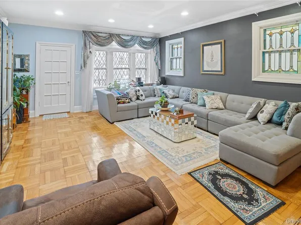 1527 East 29th Street image 2 of 20