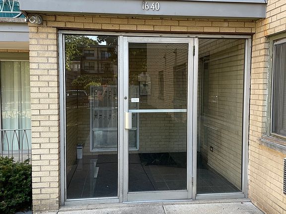 2nd image of 1640 W Sherwin Ave APT 1D