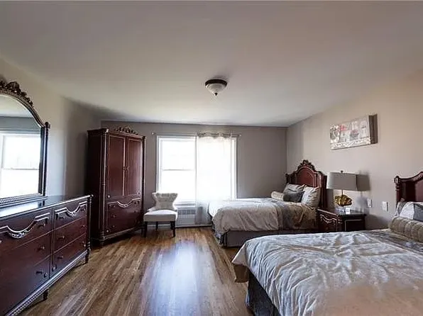 62 Chestnut St, Bloomingburg, NY 12721