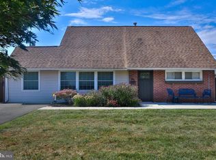 31 Canyon Rd, Levittown, PA 19057