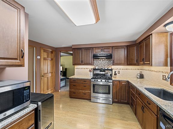 4th image of 1362 Westwood Ave