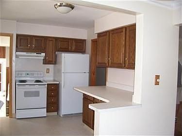 5th image of 1487 Winton Ave