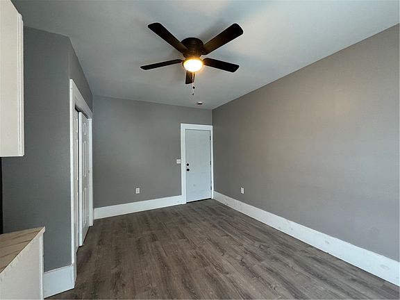 4th image of 2042 Dewey Ave #6