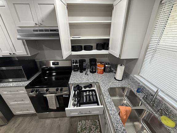 5th image of 228 N Johnston St