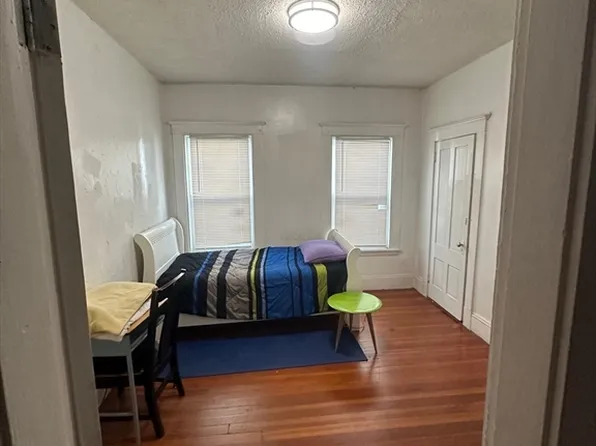 17 George St #4, Somerville, MA 02145