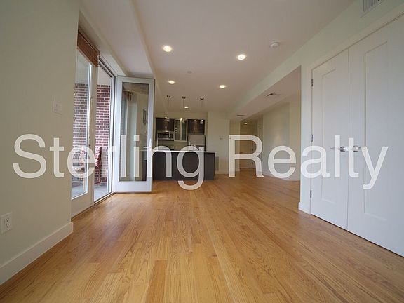 5th image of 2704 Hoyt Ave S Ph 1