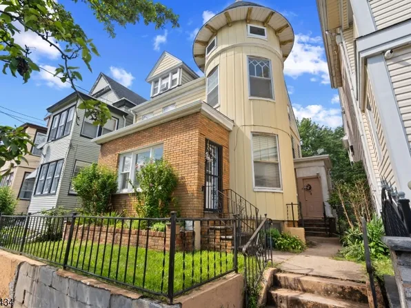 239 17Th Ave, Paterson City, NJ 07504