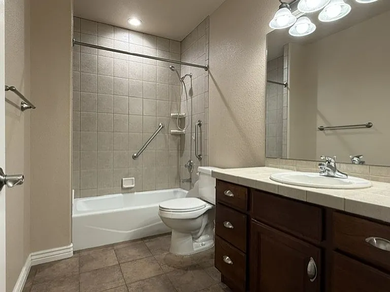 400 Sterling Dr — Photo 28