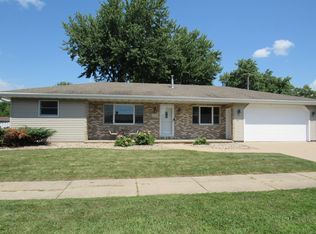212 Lilac Ln, Little Chute, WI 54140