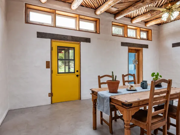 52 Moriarty Rd, Edgewood, NM 87015