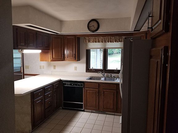 2nd image of 16890 Muntz Ct
