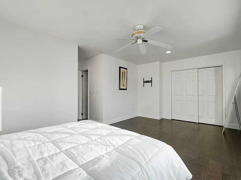 685 Ithaca Pl — Photo 6
