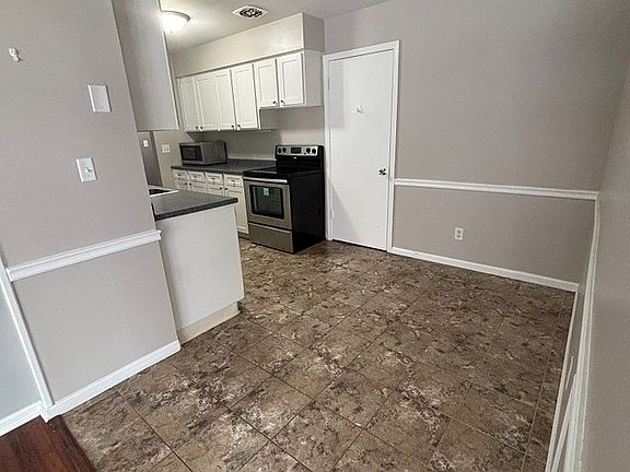 3rd image of 6970 Carriage Hill Dr APT 201