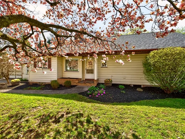 1553 Creek St, Rochester, NY 14625