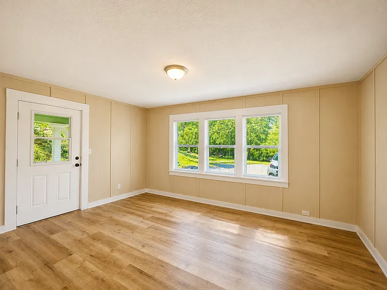 18425 Hatler Dr — Photo 10