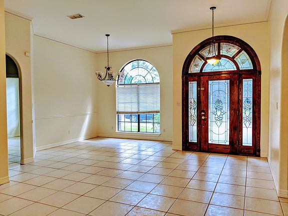 5th image of 1911 Fair Oaks Dr