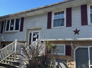 2 Morone Pl, Albany, NY 12205