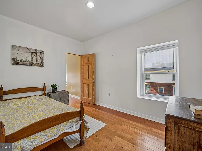 229 W Hansberry St — Photo 29