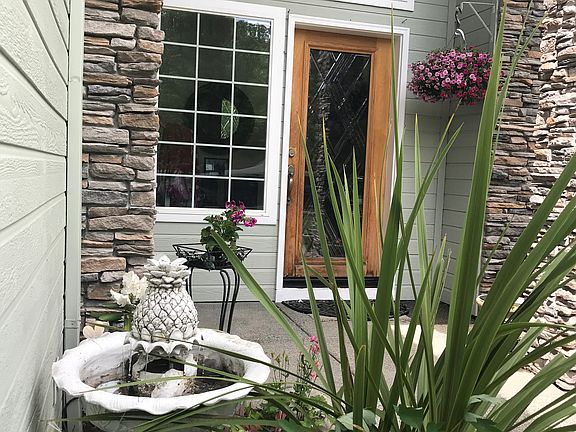 Garden Area Front Walk