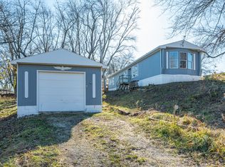 8438 Tulip Ct, Dexter, IA 50070