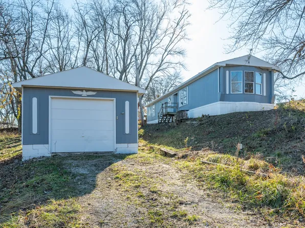 8438 Tulip Ct, Dexter, IA 50070