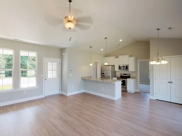 60 Racquet Club Dr #6, Pawleys Island, SC 29585