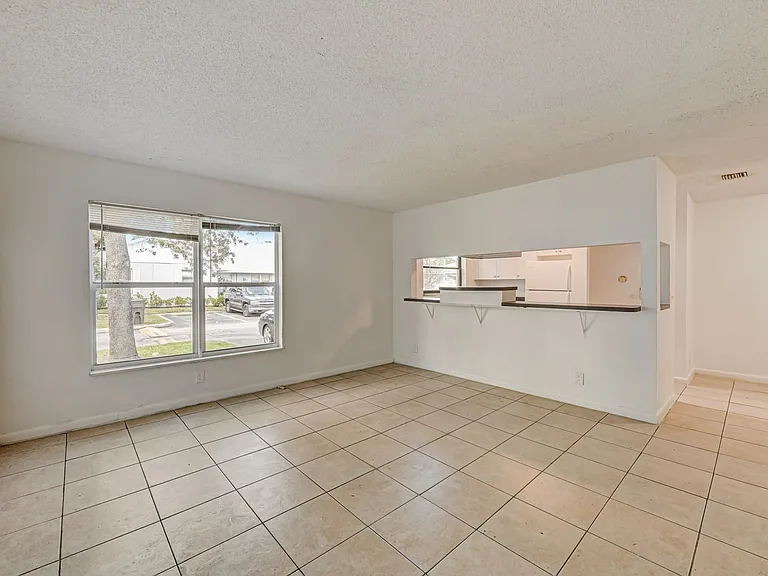 Fall Ridge Apartments — Photo 10
