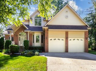 4070 Cotton Tail Ln, Shelby Township, MI 48316