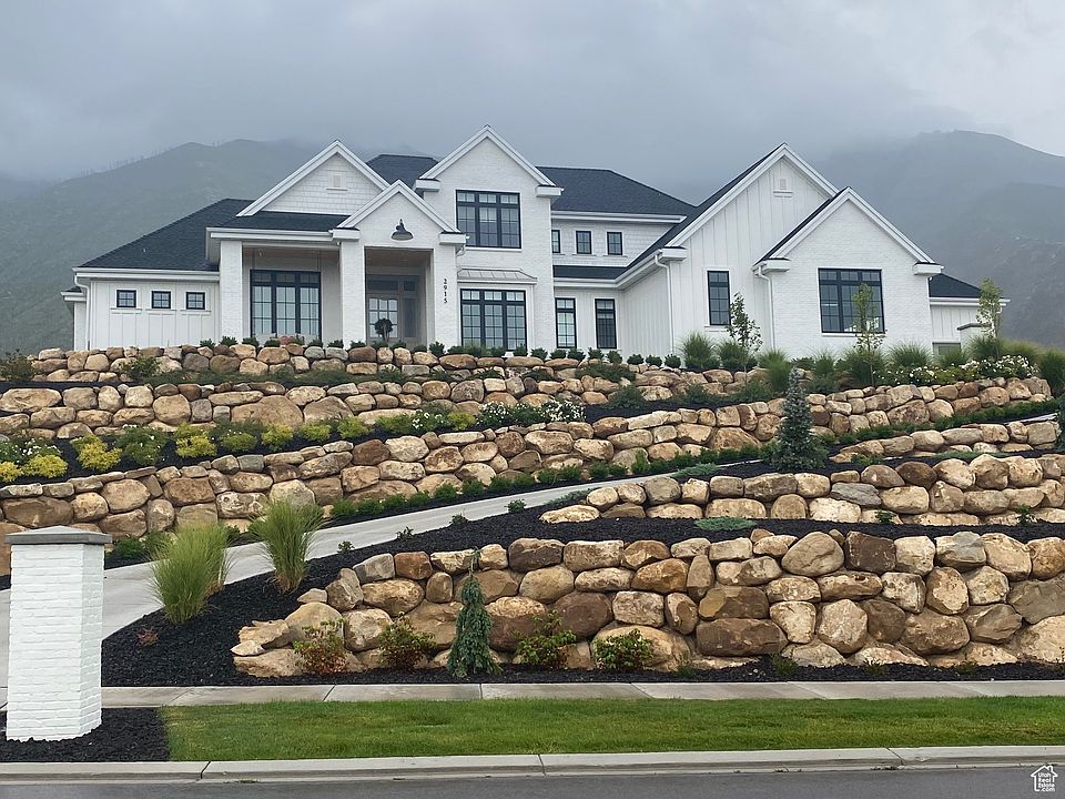 2nd image of 4026 S Maple Ridge Rd E