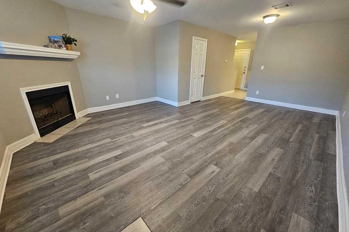 Royal Manor Townhomes — Photo 1